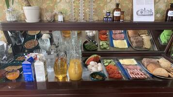 Free daily continental breakfast