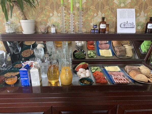 Free daily continental breakfast - Wanhan Apteekin Majatalo (Savonlinna)