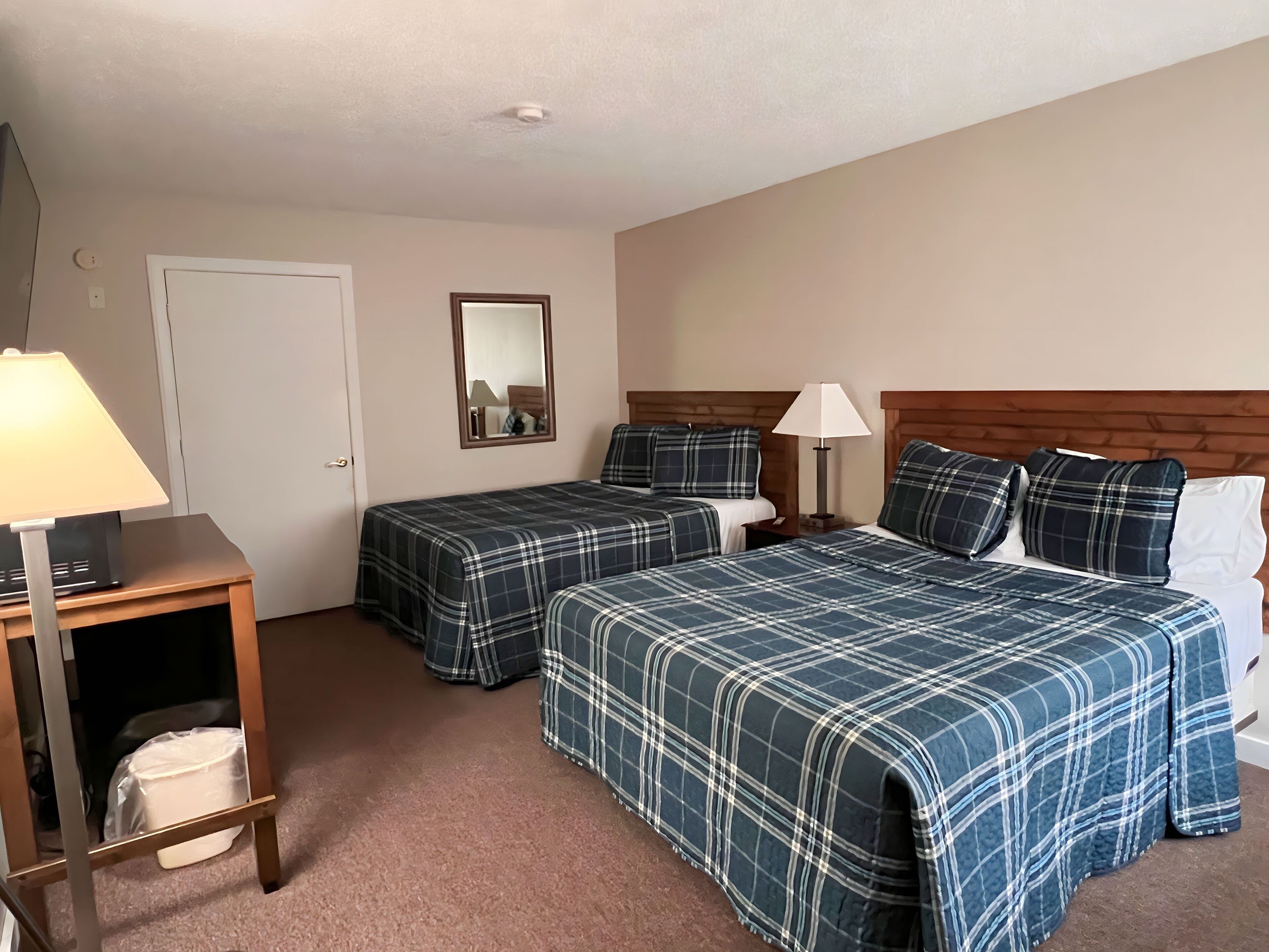 尊荣客房, 2 张大床, 连通房, 湖景 | 免费 WiFi、床单