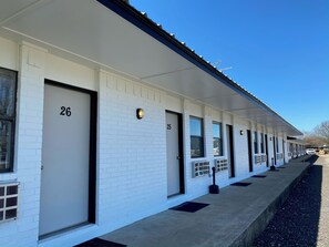 Premium Room, 2 Queen Beds, Connecting Rooms, Lake View | Free WiFi, bed sheets