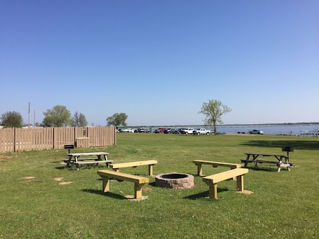 BBQ/picnic Area. Lake Fork Resort