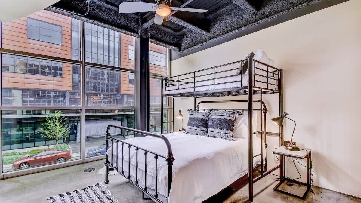 2 chambres, fer et planche à repasser, accès au Wi-Fi (inclus)