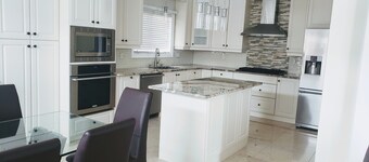 3300sqft++ Spacious 5 Bedroom... WOW Decor!