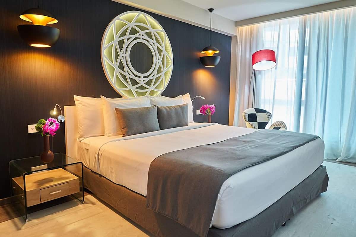 1 bedroom, in-room safe, laptop workspace, soundproofing