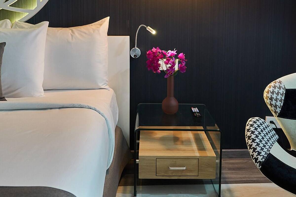 shower, rainfall showerhead, free toiletries, hair dryer