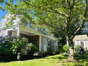 Exterior - HALFSHELL- Charming 1 bedroom Cottage in town (Nantucket)