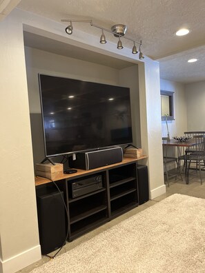 Interior - PB&J Suite (Sandy)