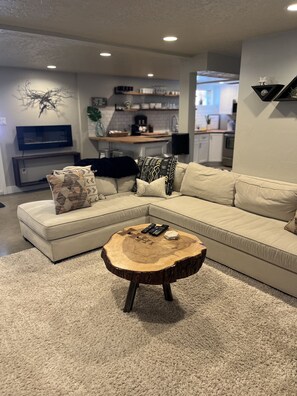 Living area - PB&J Suite (Sandy)