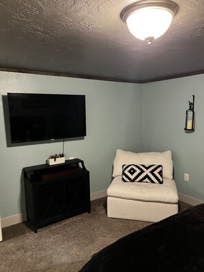 Interior - PB&J Suite (Sandy)