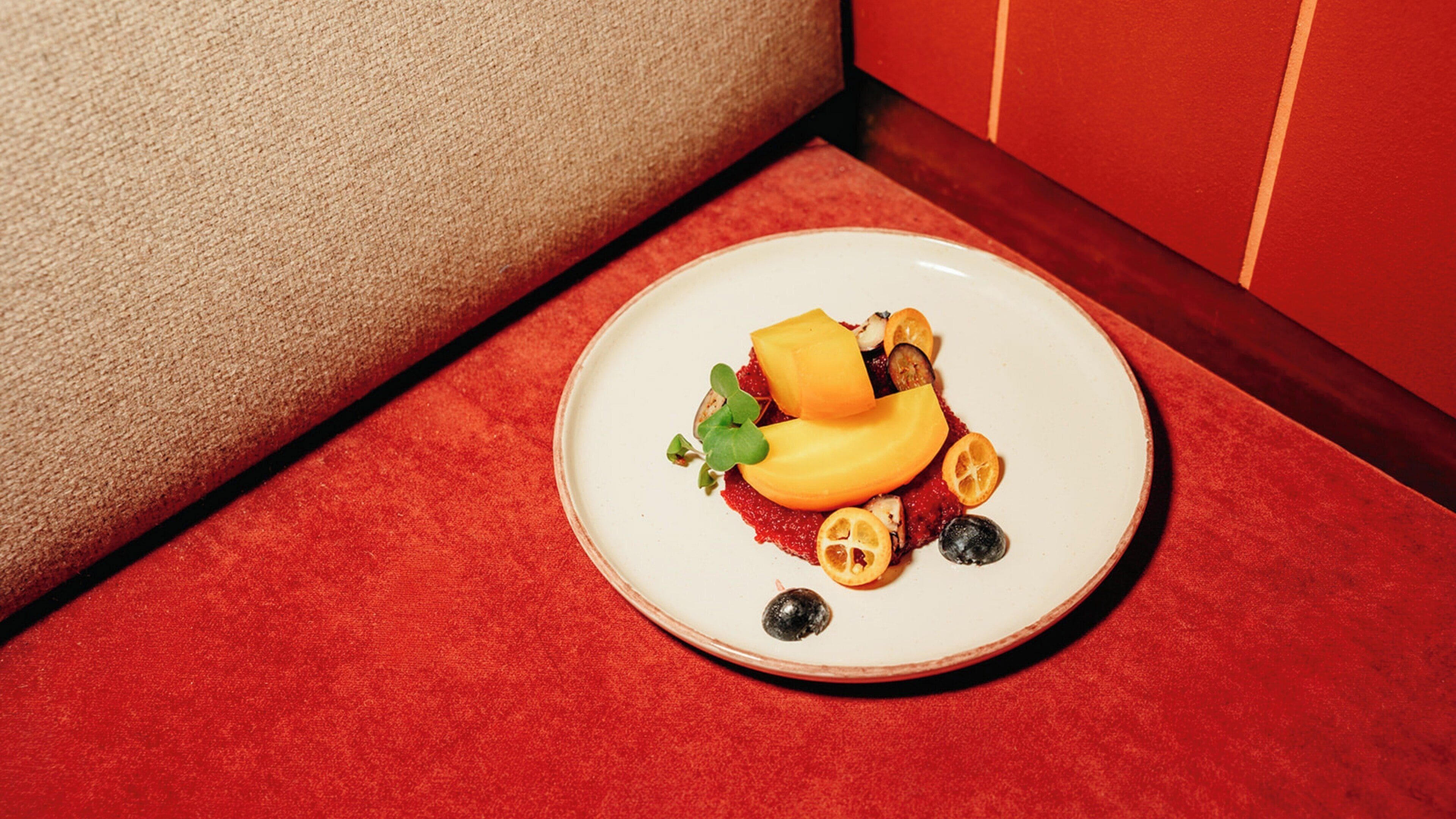 朝食、ランチ、ディナー、ブランチに営業