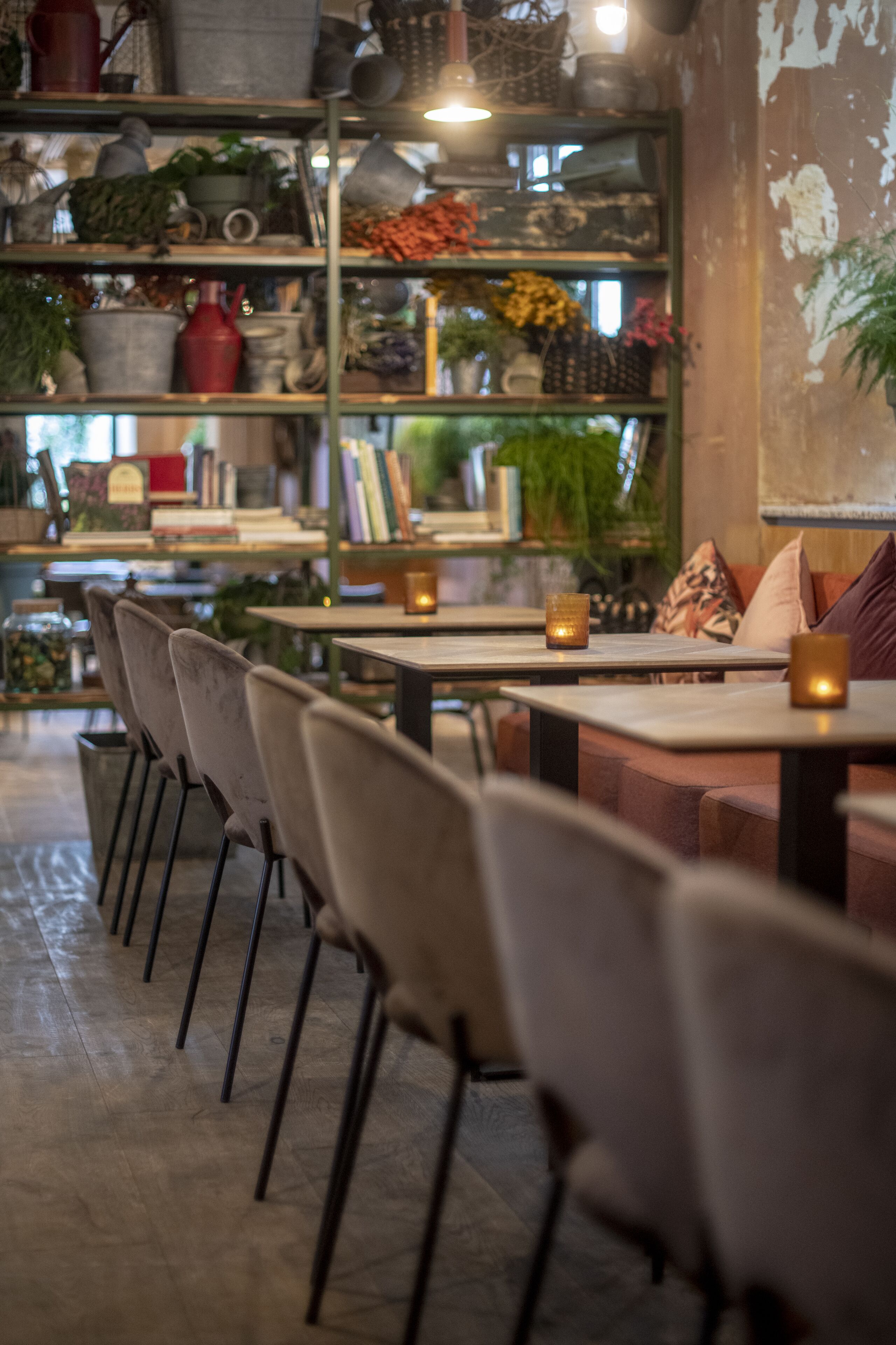 Breakfast, lunch, dinner served; vegetarian cuisine 