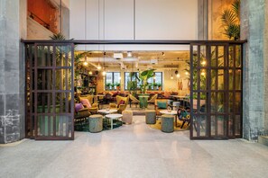 Lobby - Hotel Indigo Brussels - City by IHG (Brussels)