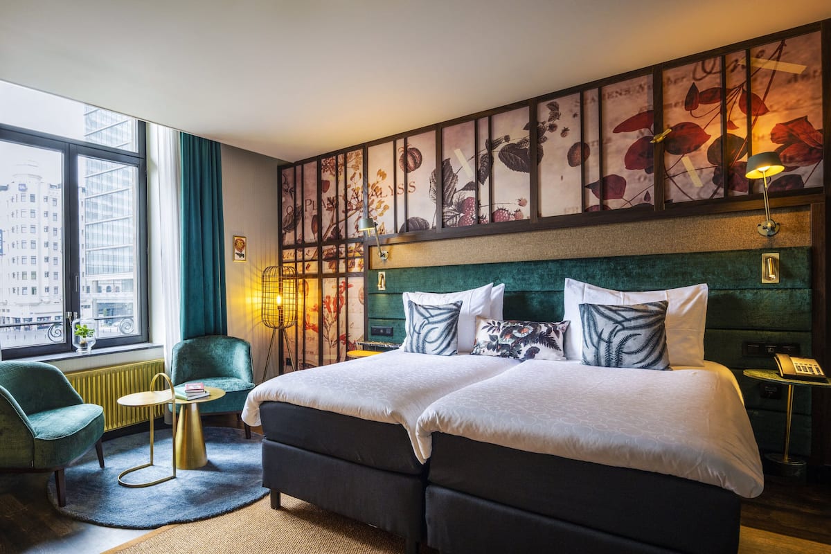 standard room, 2 single beds | 1 bedroom, premium bedding, minibar, in-room safe