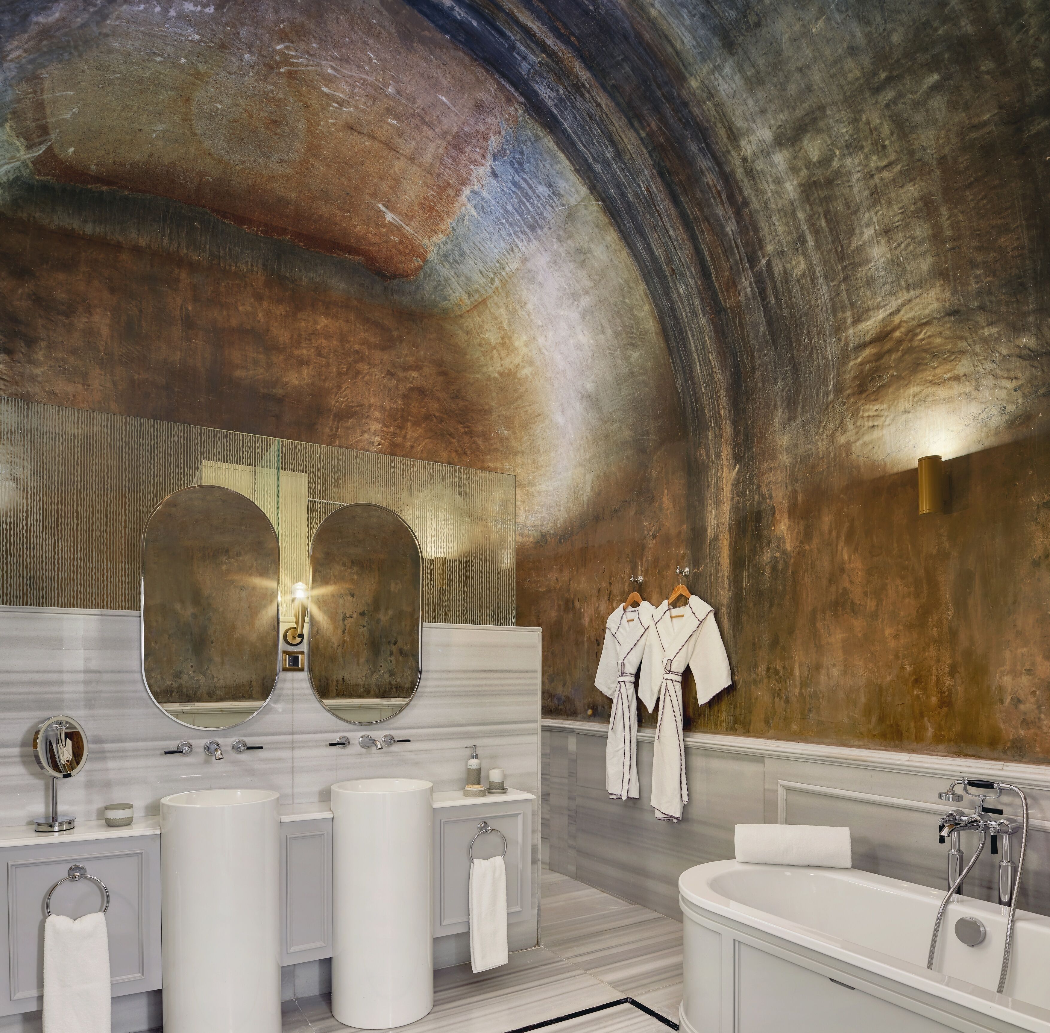 cistern suite | bathroom | separate bathtub and shower, eco-friendly toiletries, hair dryer