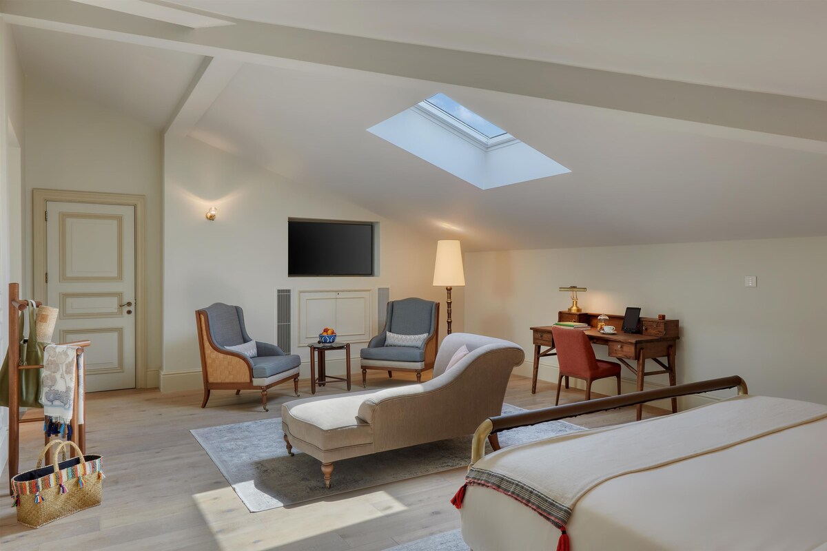 Skylight Loft Junior Suite | Minibar, in-room safe, desk, laptop workspace