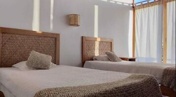Quarto básico, 1 cama de solteiro | Ferros/tábuas de passar roupa, roupa de cama
