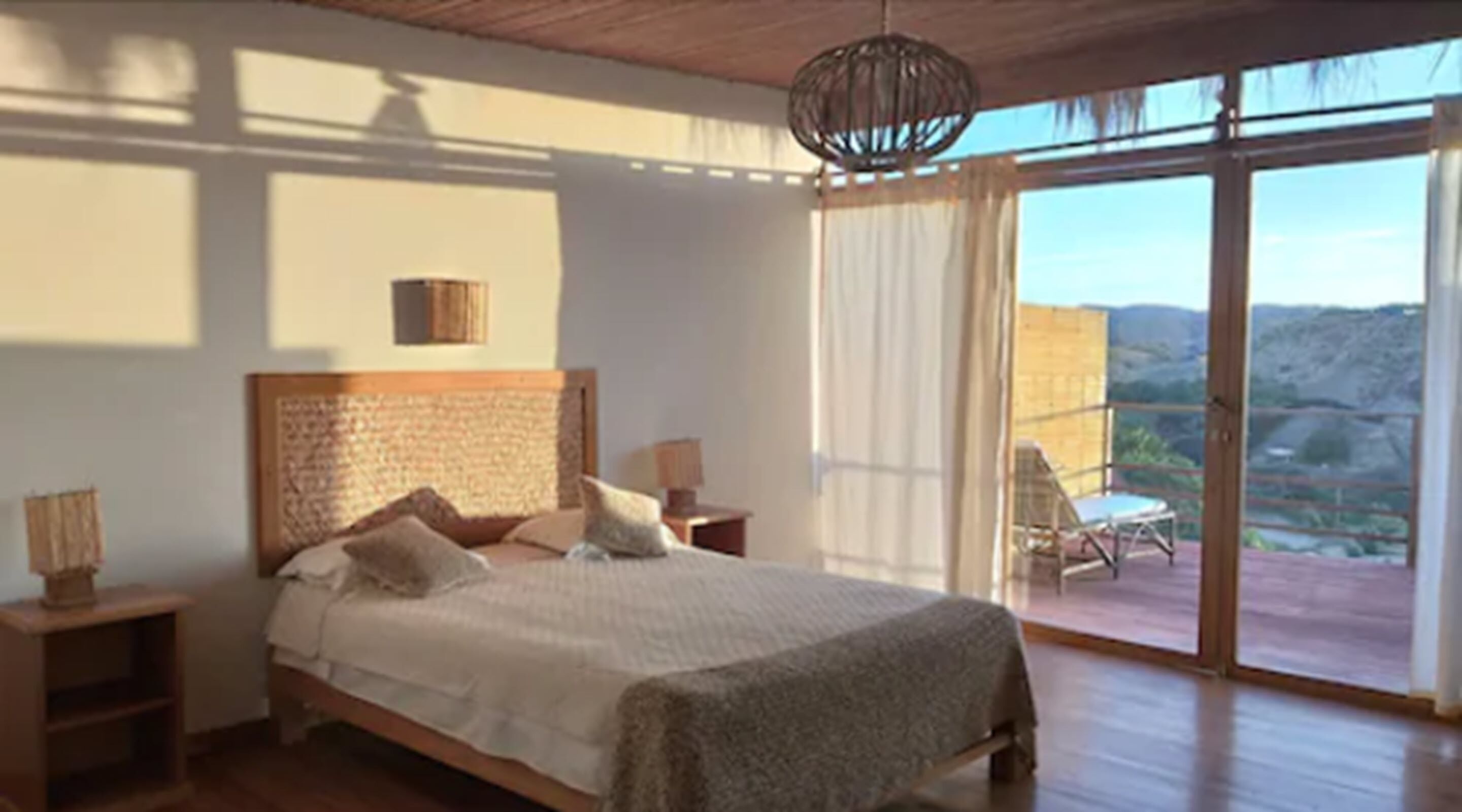 Kahden hengen huone, 1 keskisuuri parisänky | Silitysrauta/-lauta, vuodevaatteet