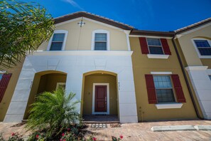 Exterior - BRAND NEW 5 BEDS WITH LASY RIVER (Davenport)