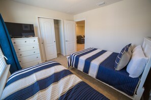 5 bedrooms - BRAND NEW 5 BEDS WITH LASY RIVER (Davenport)