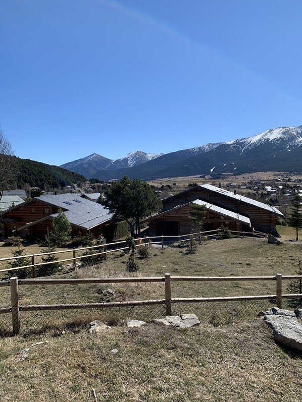 المنطقة المحيطة بالمنشأة