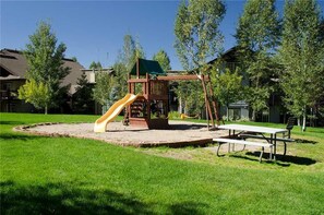 Townhome, Multiple Beds (Quail Run - 3367 (Townhome)) | Children’s area