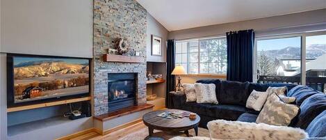 Townhome, Multiple Beds (Quail Run - 3367 (Townhome)) | Living room