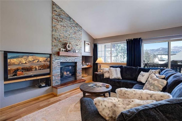 Townhome, Multiple Beds (Quail Run - 3367 (Townhome)) | Living room | Flat-screen TV, fireplace, DVD player - Quail Run - 3367 (Steamboat Springs)