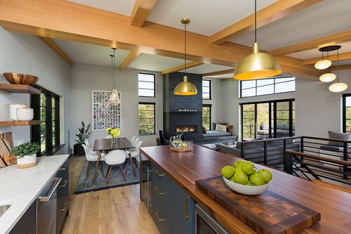 Brand New Luxury Retreat with Hot Tub and amazing views minutes from Ski Areas