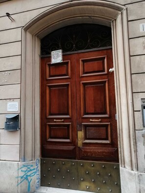 Property entrance - Romina Rooms (Rome)