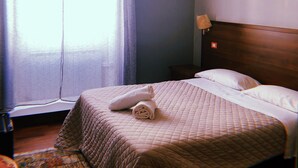 Double Room, City View | In-room safe, desk, blackout drapes, iron/ironing board - Romina Rooms (Rome)