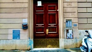 Property entrance - Romina Rooms (Rome)
