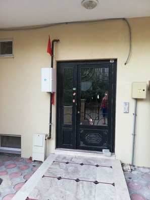 Property entrance - A Suit Residence (Çanakkale)