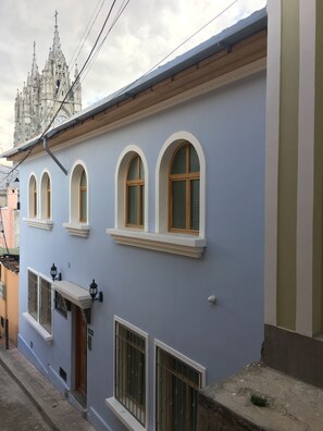 المنشأة من الخارج