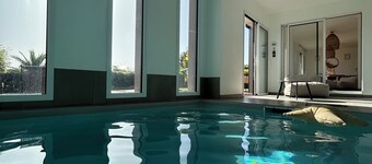 Villa Contemporaine tout confort au bord de mer avec piscine intérieure chauffée