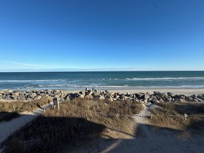 Aan het strand, ligstoelen aan het strand, strandlakens