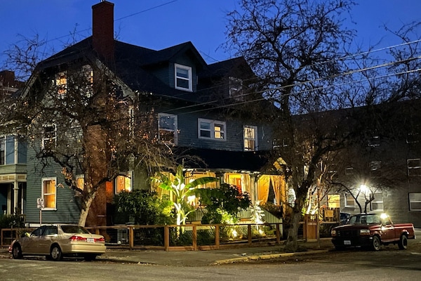 Vista frontal de la propiedad