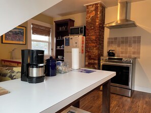 ตู้เย็นขนาดใหญ่, ไมโครเวฟ, เตาปิ้งขนมปัง, อุปกรณ์ทำความสะอาด