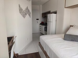 Roupas de cama premium, cortinas blackout, ferros/tábuas de passar roupa