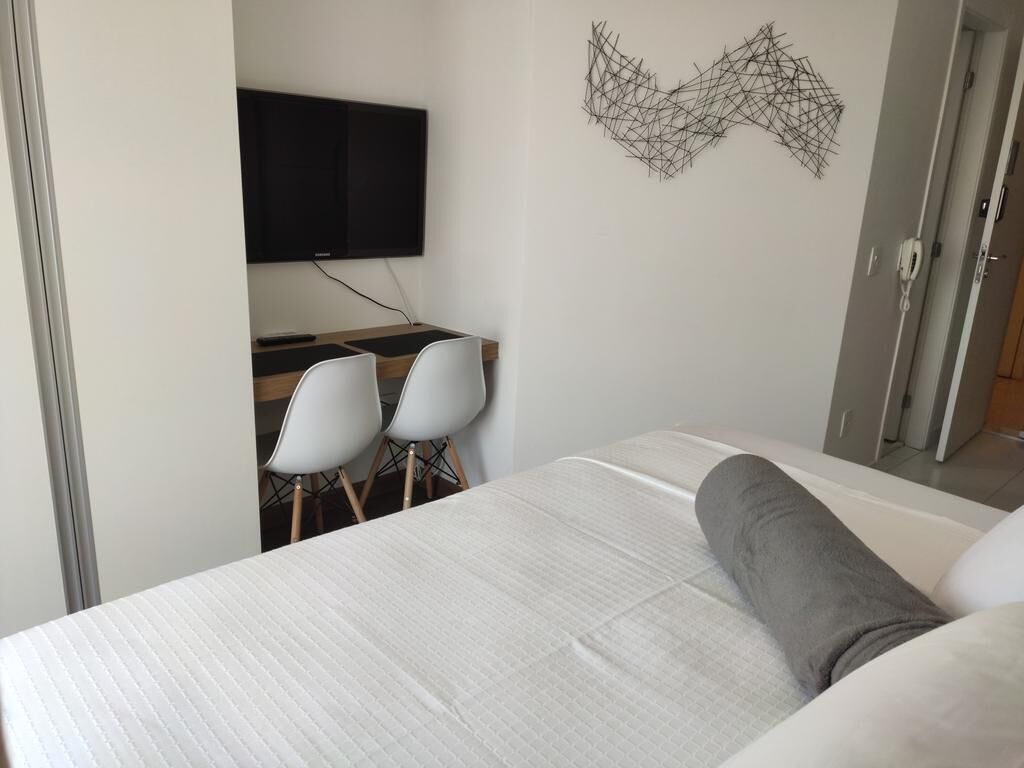 Roupas de cama premium, cortinas blackout, ferros/tábuas de passar roupa