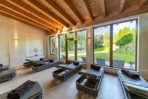 Sauna, Dampfbad, Körperbehandlungen, Aromatherapie, Warmsteinmassagen