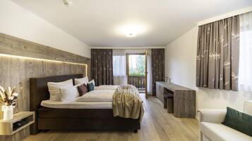 Comfort Triple Room, 2 Bedrooms, Mountain View | Hypo-allergenic bedding, down duvets, memory-foam beds, minibar