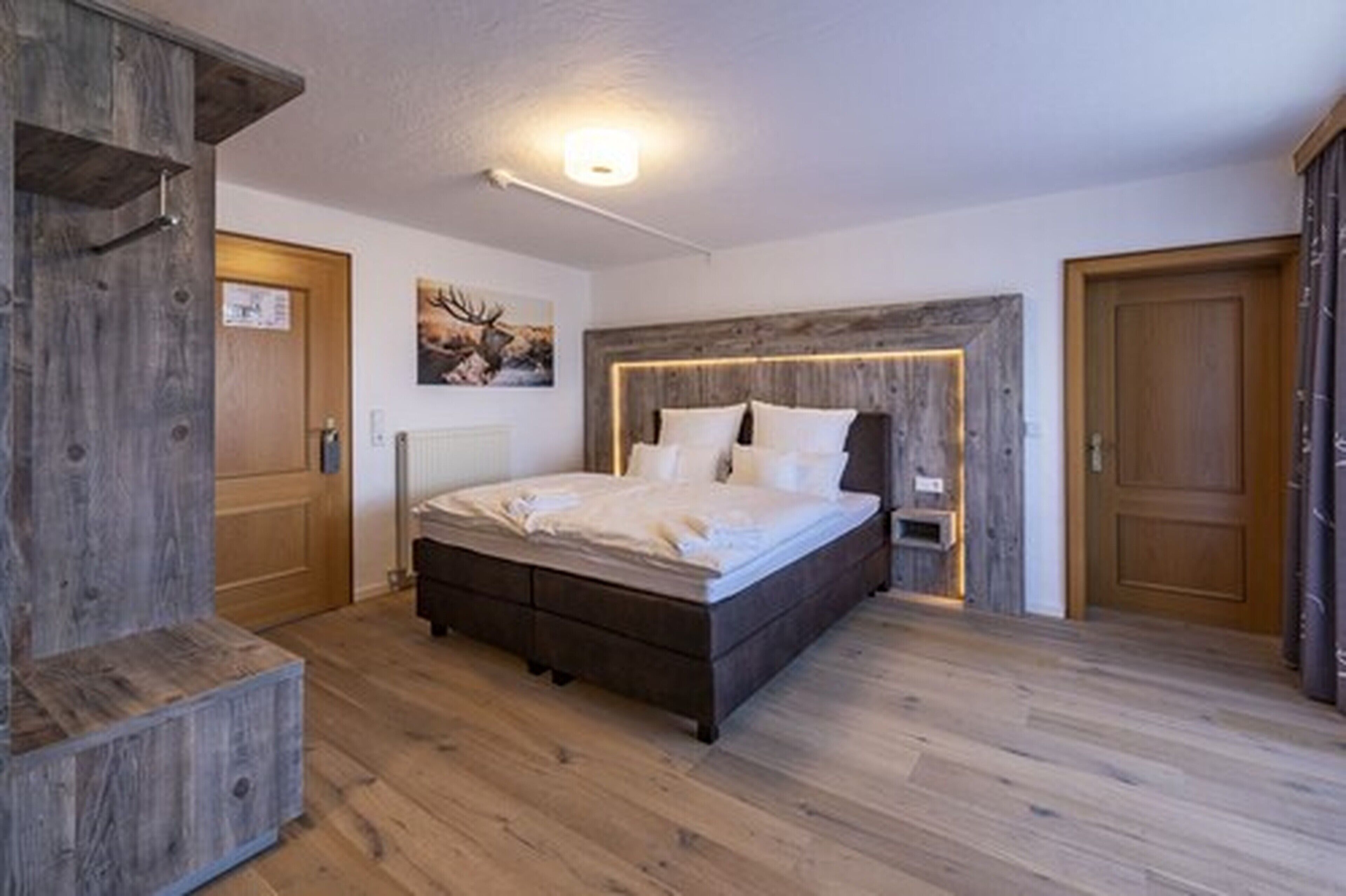 hypo-allergenic bedding, minibar, in-room safe, desk