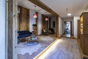 Lobby sitting area - Hotel ZUM STERNENHOF (Koessen)