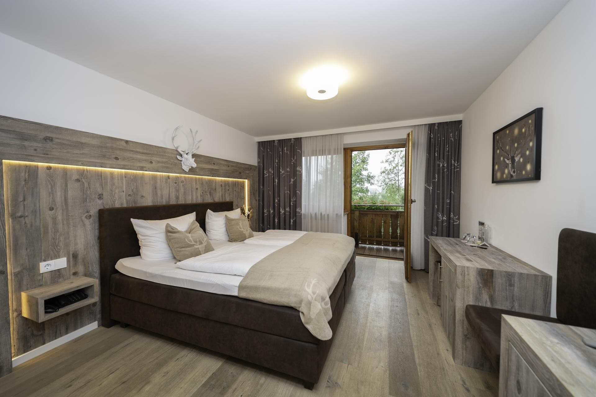 Comfort-Doppelzimmer | Allergikerbettwaren, Daunenbettdecken, Betten mit Memory-Foam-Matratzen