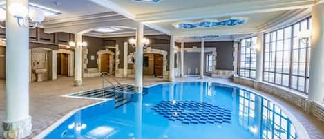 Indoor pool, sun loungers