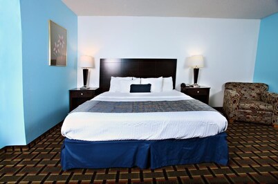 Coratel Inn & Suites By Jasper Newton  - 1 King Bed NS