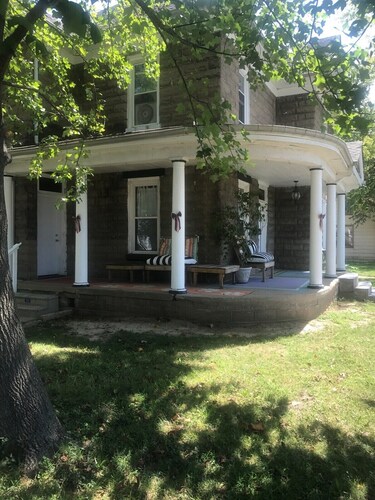 Pet and kid friendly duplex with 2 bedrooms