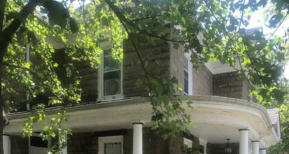 Pet and kid friendly duplex with 2 bedrooms