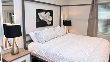 3 soveværelser, skrivebord, strygejern/strygebræt, weekendseng