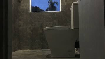 Classic Double or Twin Room | Bathroom